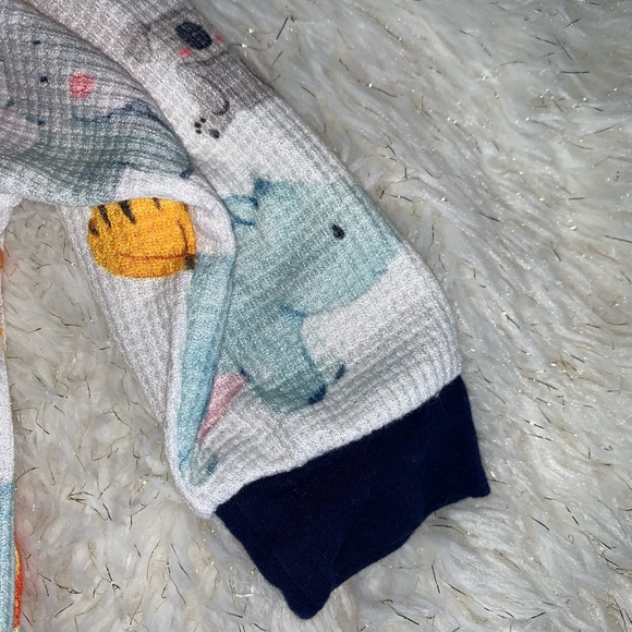 Baby Boy All Over Cartoon animals Design Long-sleeves Baby Jumpsuit. 0-3 M - Picture 9 of 9
